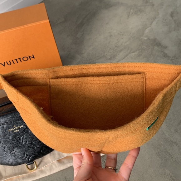 SOLD! 🦄 Louis Vuitton Monogram Empreinte Bumbag - Picture 11 of 12